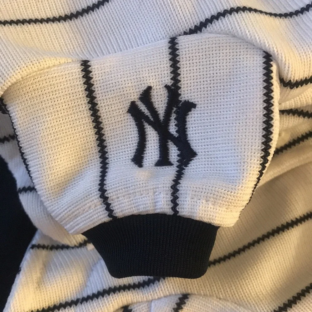 🎉HP🎉 | MLB | Genuine New York Yankee Striped Pet / Dog Baseball Jersey Size XS - Picture 6 of 12